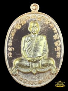 เหรียญเจริญพร ไตรมาส ปี 2560  เนื้อทองแดงหน้ากากฝาบาตรผิวไฟ