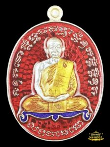 เหรียญเจริญพร ไตรมาส ปี 2560 เนื้อทองแดงอาบเงินลงยาพื้นแดงจีวรเหลือง โต๊ะน้ำเงิน