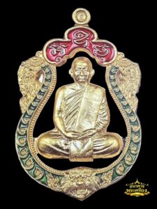 เหรียญเสมาหัวสิงห์ ปี 2560 ฉลุเนื้อฝาบาตรหลังเรียบลงยา 2 สี แดง เขียว