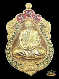 เหรียญเสมาหัวสิงห์ ปี 2560 เนื้อมวลสารชินบัญชรหน้ากากฝาบาตรลงยาแดง เขียว